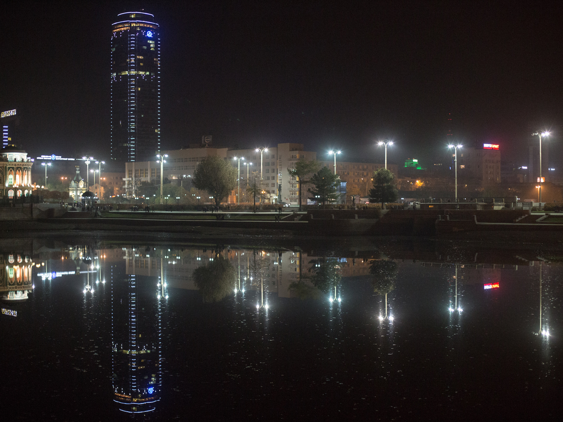 Екатеринбург Плотинка ночью зима