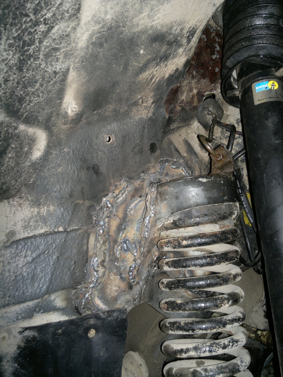 Стакан с пружинами на т 40. Стакан под переднюю пружину w202. Стакан пружины 21111. Задние пружины мерседес 124. Задние пружины мерседес w202.