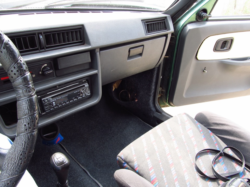 Kick panel в автомобиле