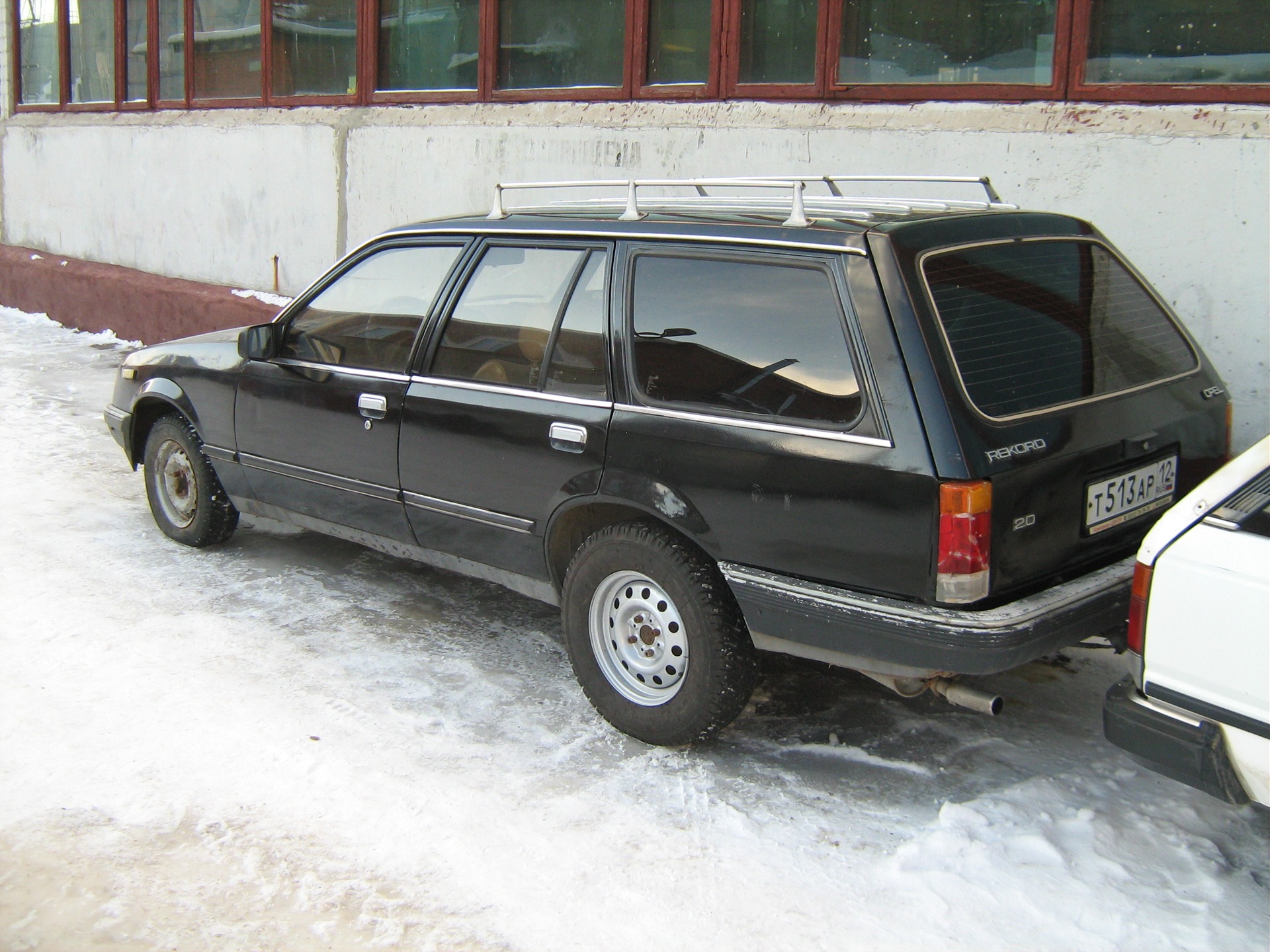 Чуть не взял черный Opel Rekord E Caravan 1982 года — DRIVE2