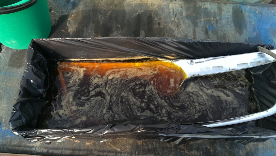 Удаление хрома с решетки радиатора — Skoda Octavia A5 Mk2, 1,6 л, 2009 ...