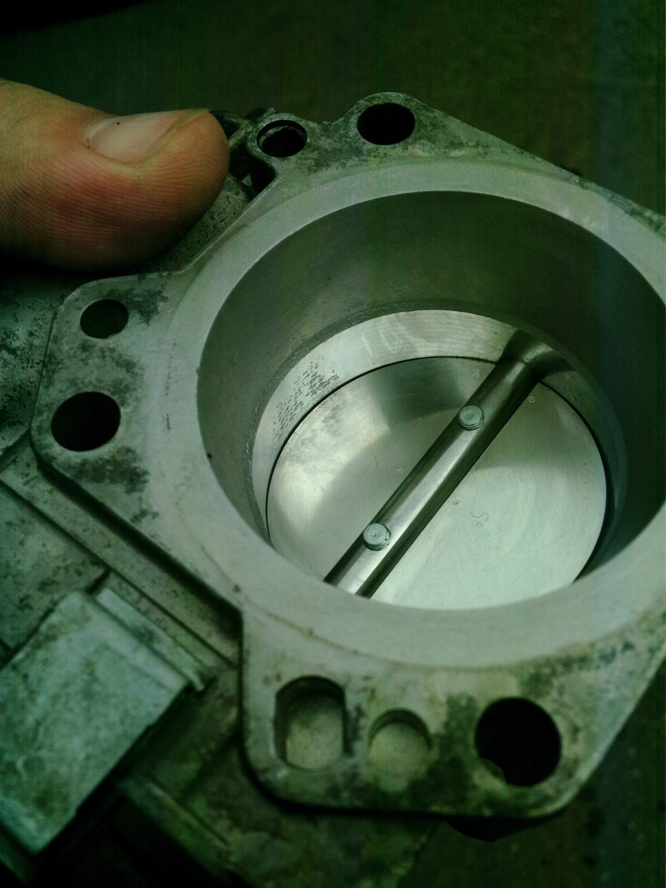 Очистка дроссельной заслонки — Volkswagen Polo Sedan, 1,6 л, 2013 года ...