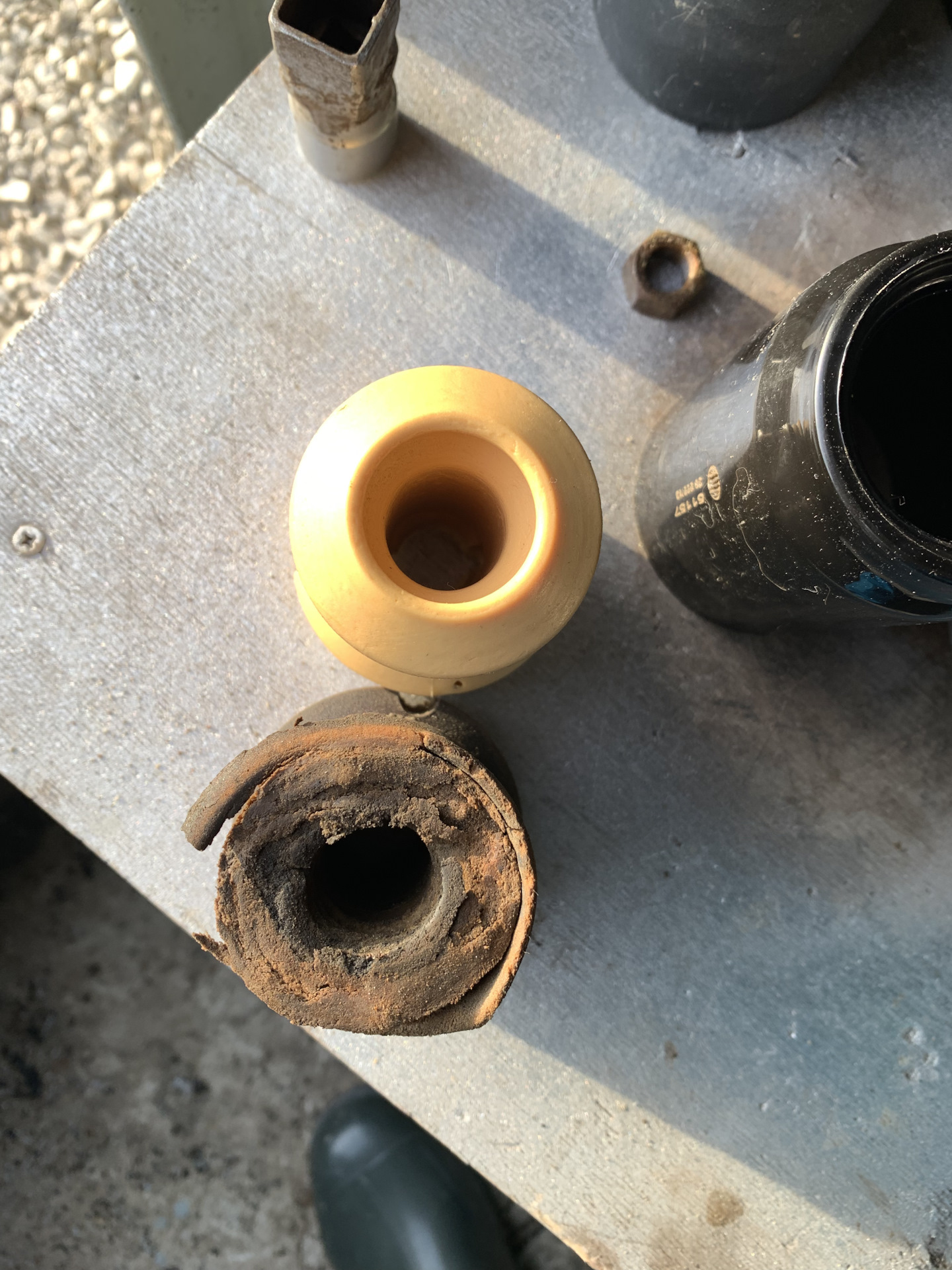 Замена отбойника переднего амортизатора — Suzuki Ignis II, 1,3 л, 2007 ...