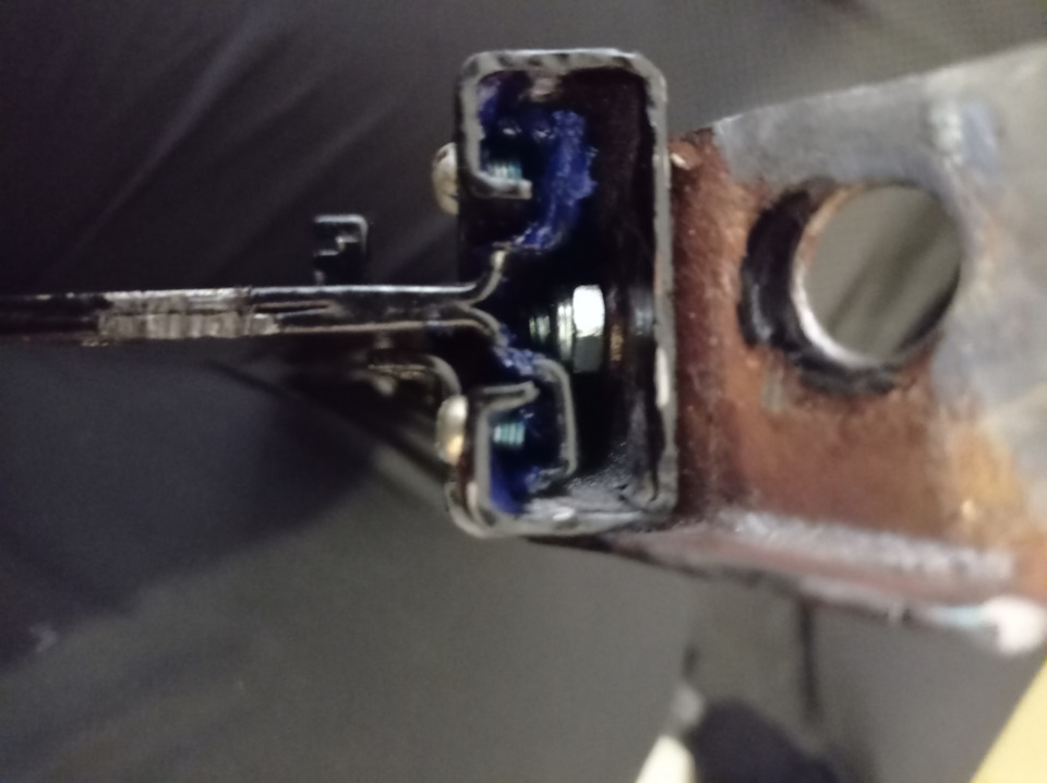 Замена обивки сидений 2( Ремонт салазок) — Chevrolet Niva GLX, 1,7 л ...