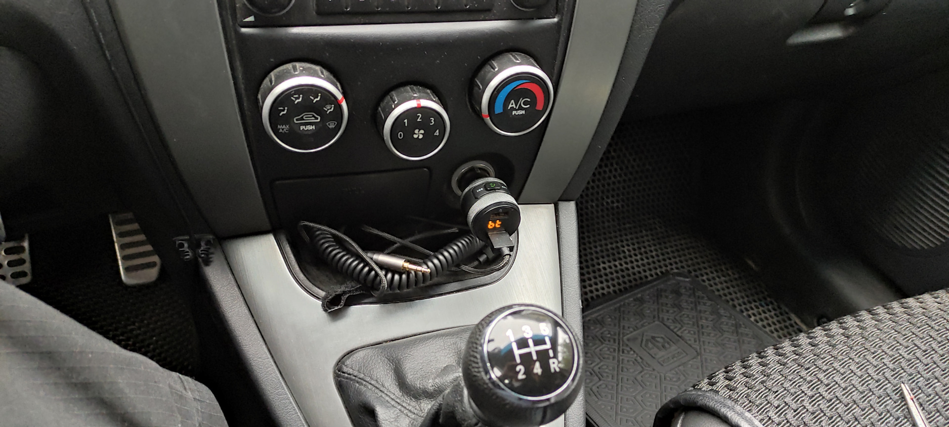 Аукс мне в машину! — Hyundai Tucson (JM), 2 л, 2008 года | автозвук ...