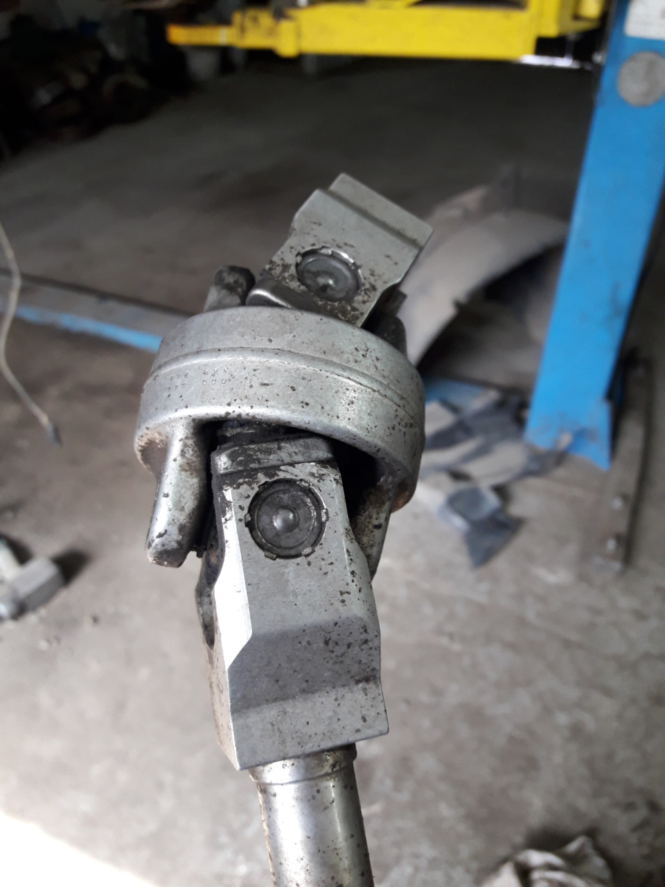 Замена рулевого карданчика — BMW X5 (E53), 3 л, 2002 года | расходники |  DRIVE2