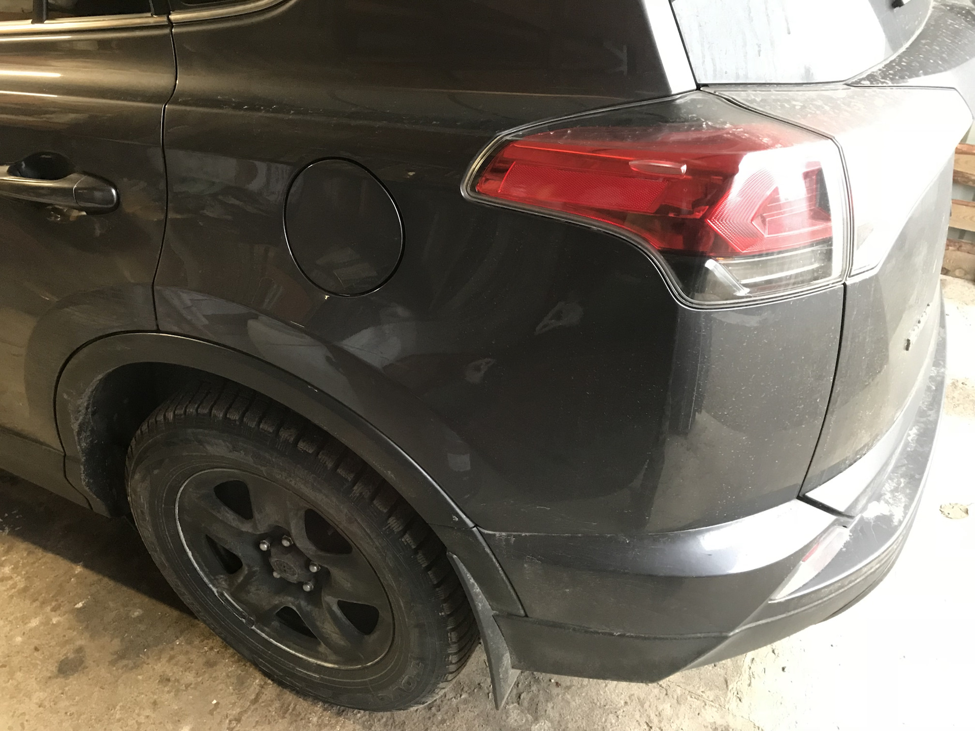 Покраска дисков в жидкую резину — Toyota RAV4 (IV), 2 л, 2015 года ...