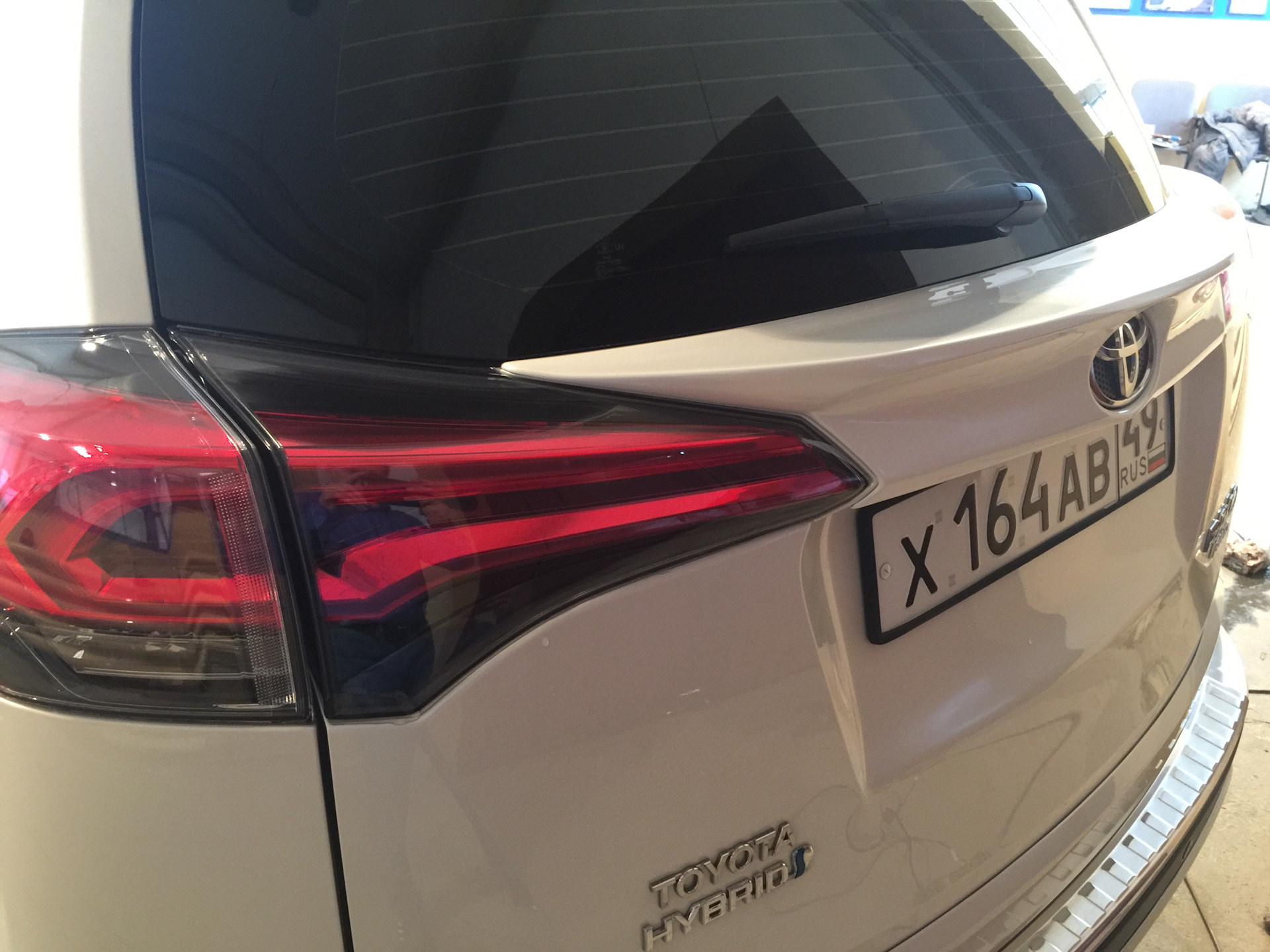 Хайлендер заднее стекло. Yr90 rw/h/x. Спойлер rav4 2015. Размер задней двери рав 4. Заднее стекло на тойоту рав 4.