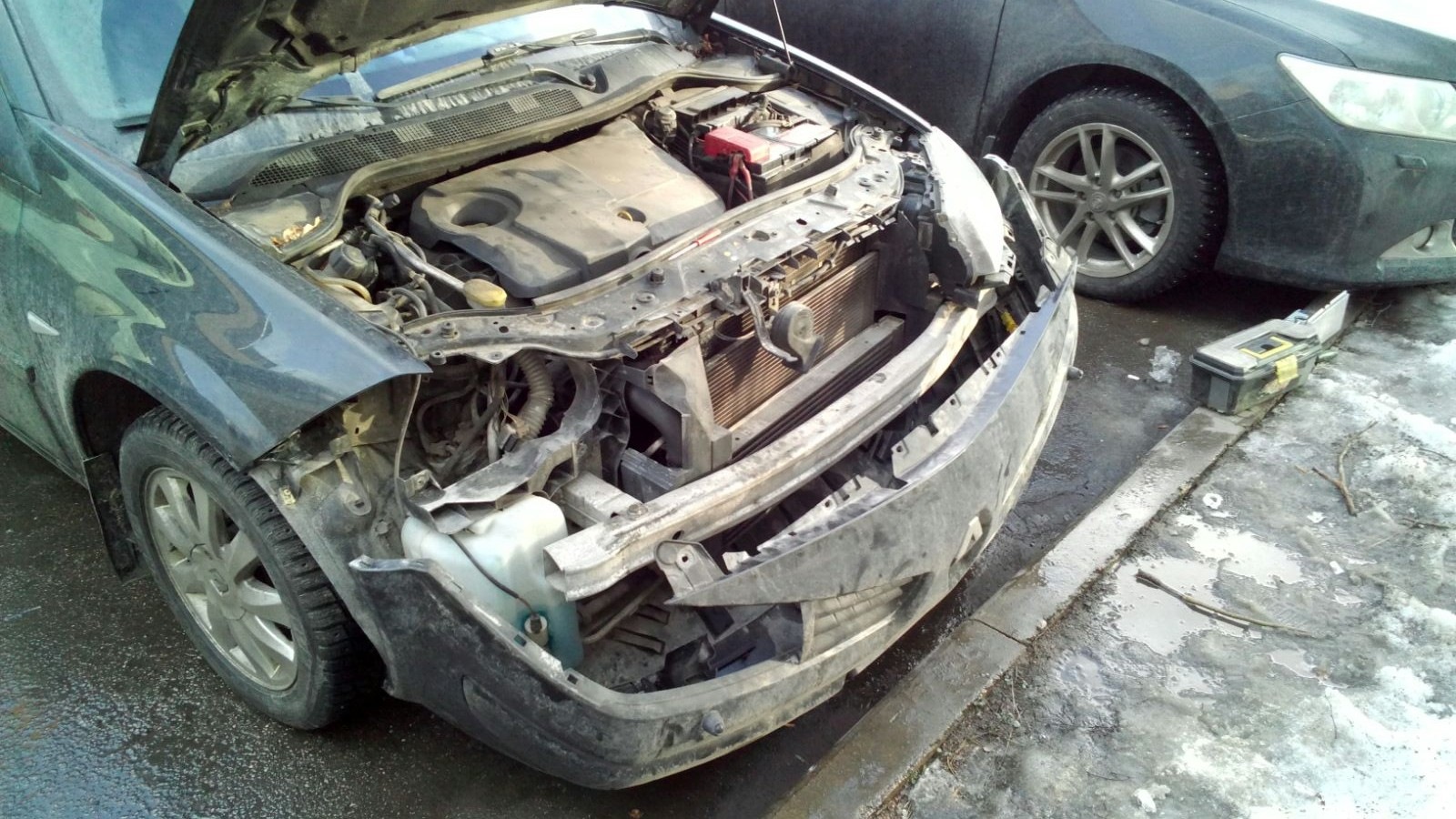 Замена ламп штатного ксенона и чистка линз — Renault Megane II, 1,5 л, 2007  года | своими руками | DRIVE2