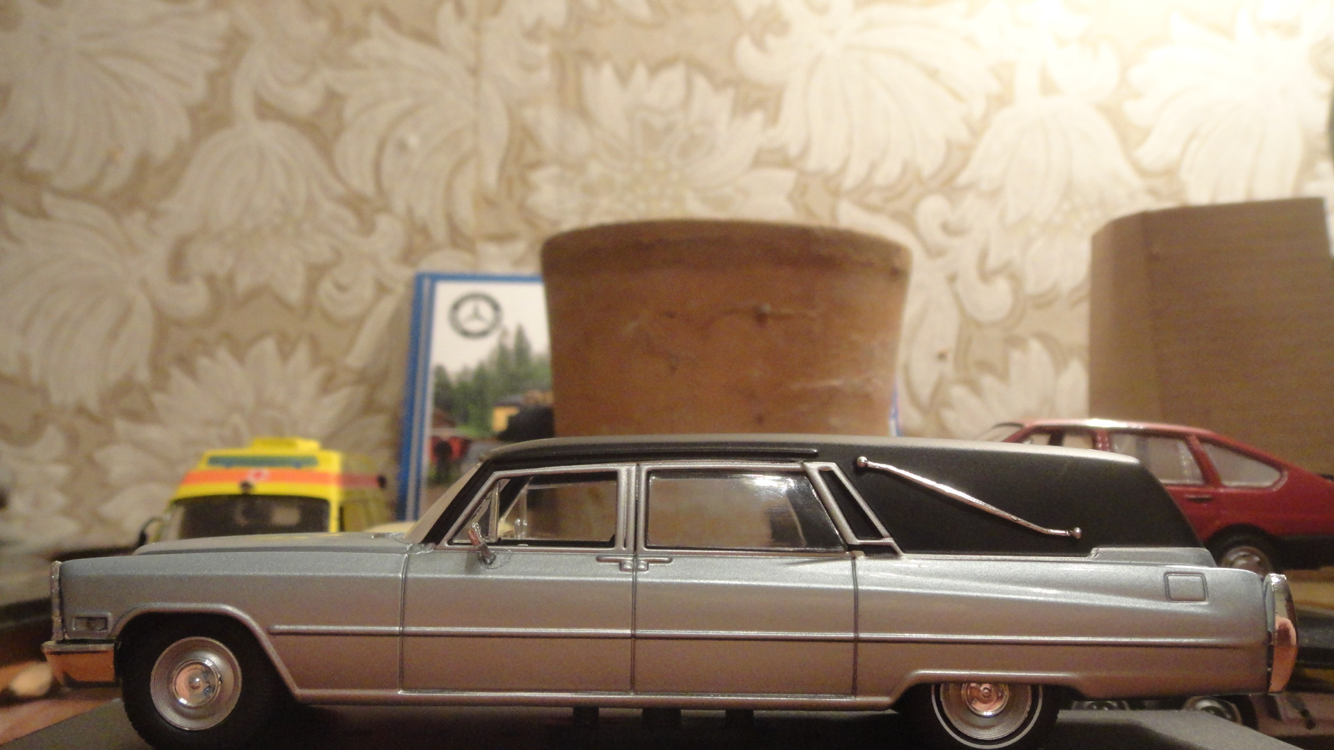 Amazon.co.jp: White Box Cadillac Hearse 1966 1of1000 pcs White Box : Home &  Kitchen