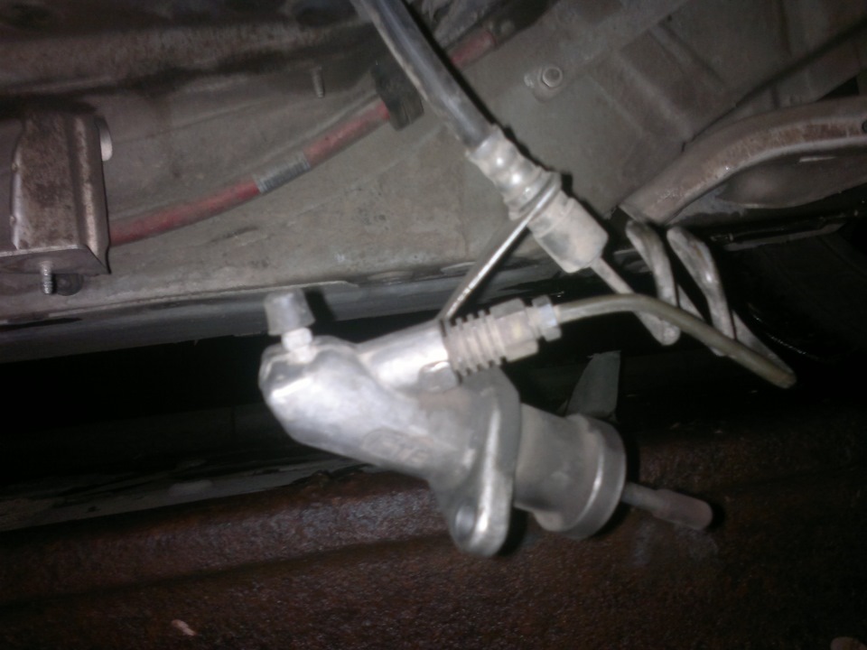 удаление клапана CDVClutch Delay Valve в системе "сцепления" — BMW 5