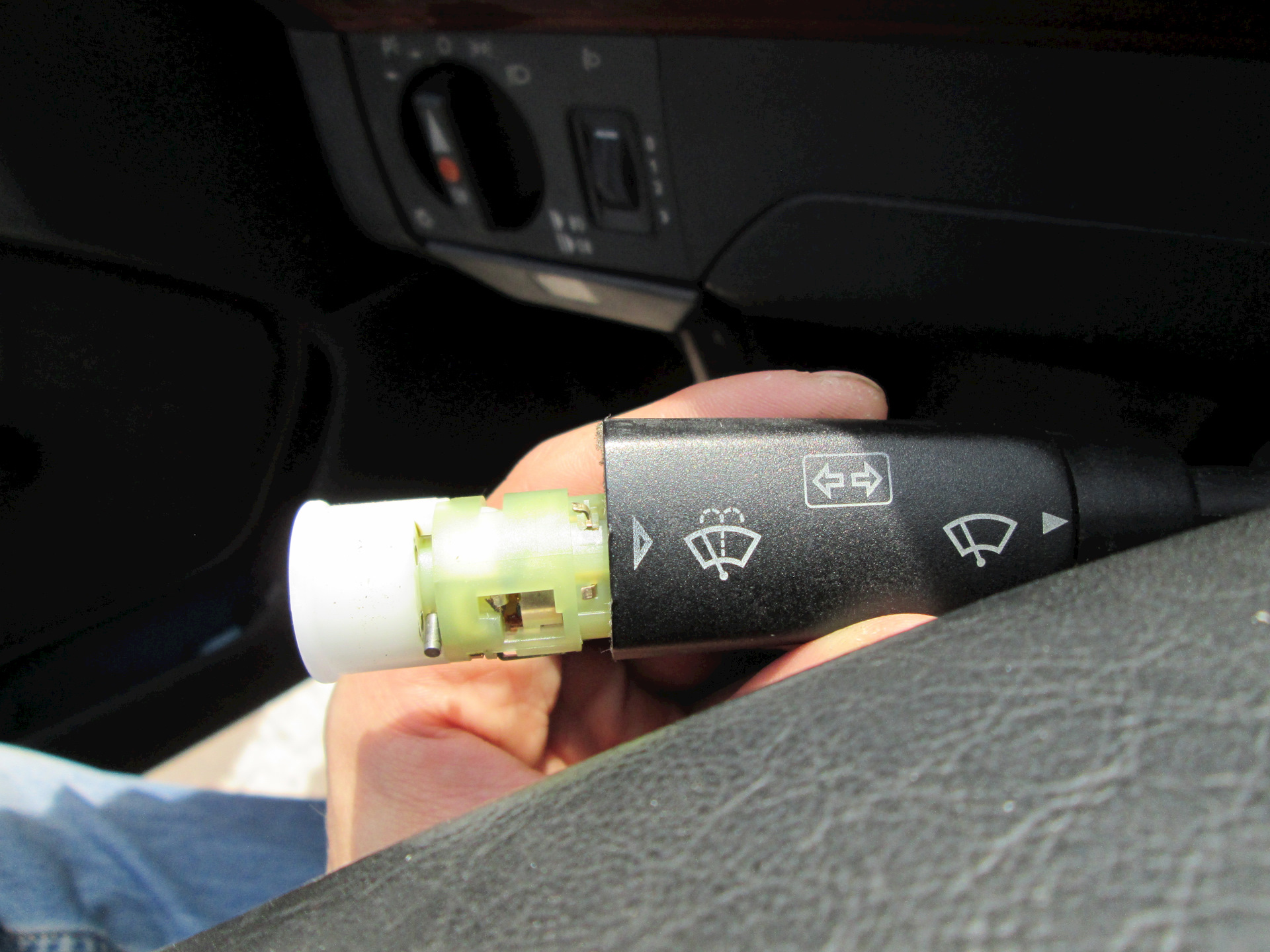 дворники уаз 469 механизм. рычаг включения дворников тойота королла. сам включается дворник. калина универсал переключатель дворников. переключатель дворников калина 1 драйв.