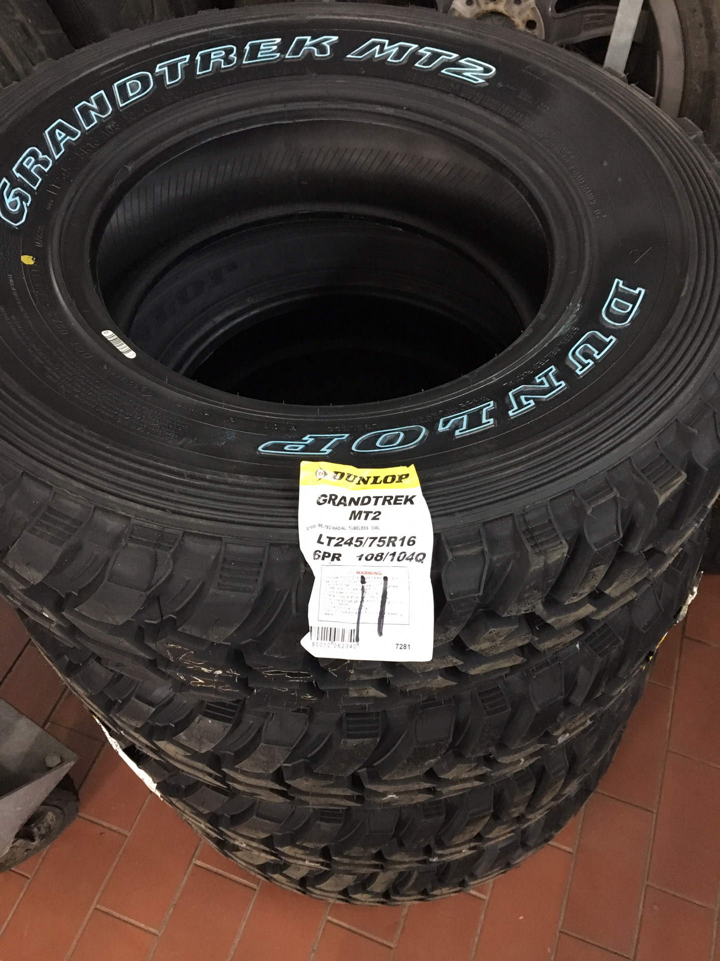 245 75 r16 летняя. Dunlop Grandtrek mt2 245/75 r16. 245/75 R16 MT. Данлоп мт2 225/75/16. Dunlop Grandtrek mt2 245/75r16 108/104q 321525 lt.