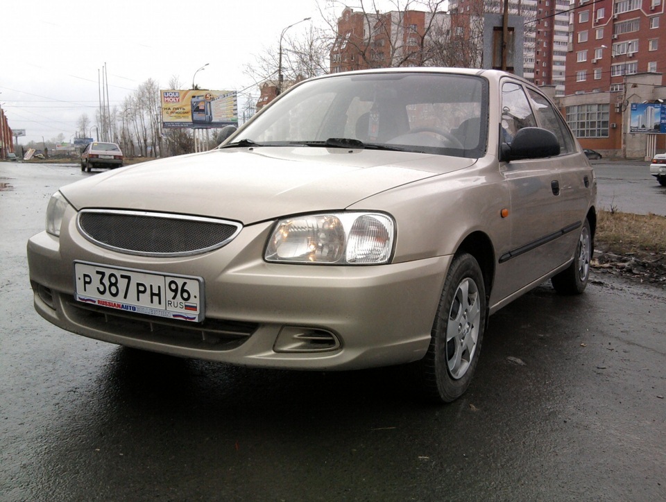 Бежевый акцент. Бежевый акцент. Хендай акцент бежевый. Бежевый акцент. Хёндай акцент тагаз 1.