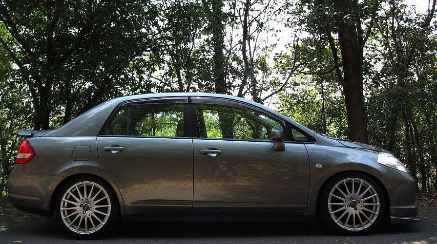 Кто знает где достать такой спойлер! — Nissan Tiida (1G), 1,5 л, 2007 ...