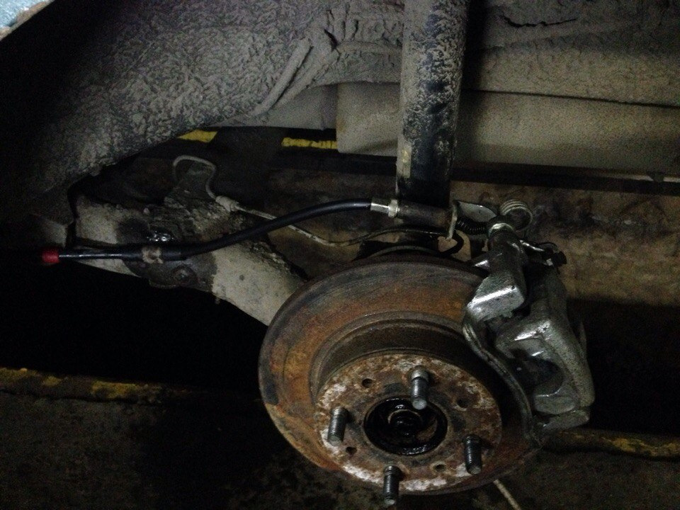 Газель некст 2022 задние тормоза. Гольф 3 ремкомплект ручника задний дисковый. Устройство ручного тормоза для дисковых тормозов ваз. Троса задних дисковых тормозов ваз. Пыльник троса здт.