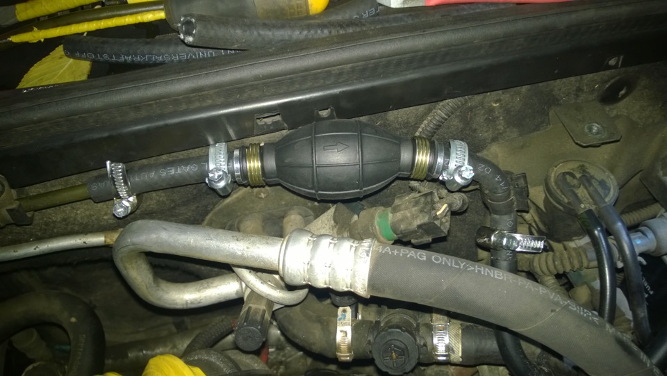 Ручная топливная помпа. — FIAT Palio (Mark I), 1,7 л, 1999 года ...