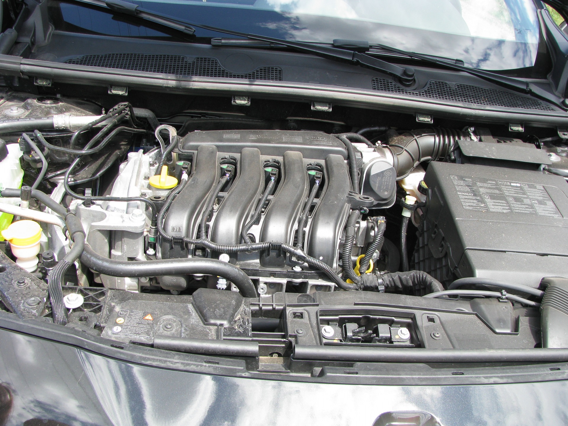 Купить двигатель рено флюенс 1.6. Двигатель Рено Флюенс 1.6. Двигатель Рено Флюенс 1.6 2014. Рено Флюенс 1,6 2012 года двигатель. Рено Флюенс 2.0 двигатель.
