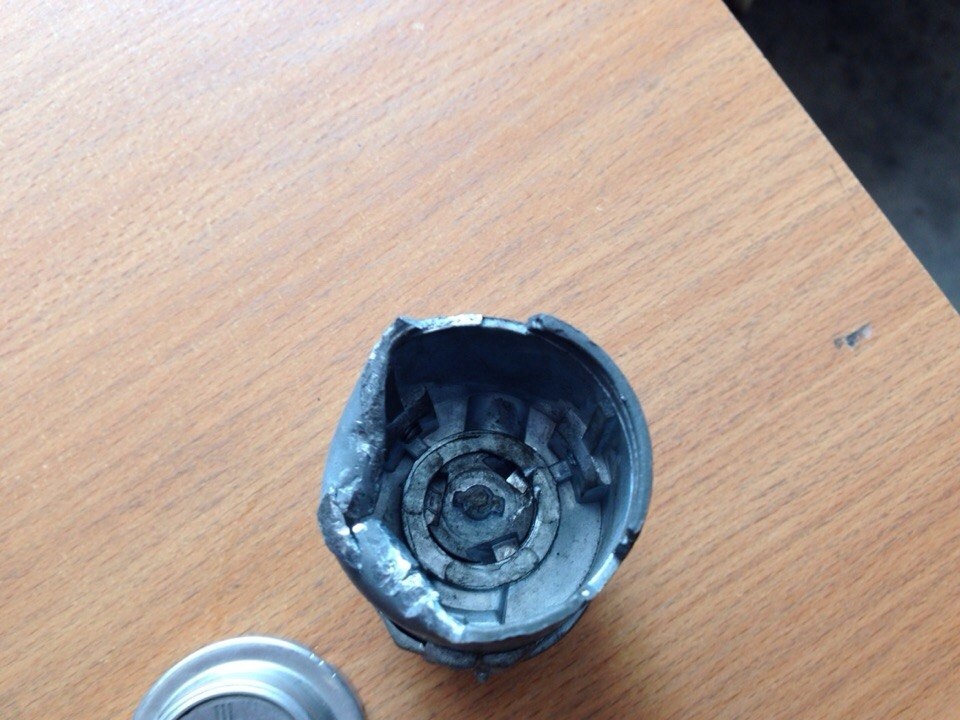 сломался ключ в замке зажигания — Lada 21063, 1,5 л, 2002 года ...