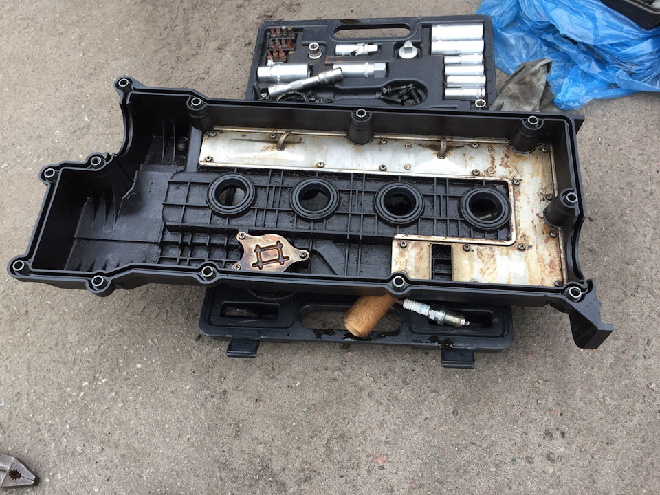 Масло в свечном колодце — Hyundai Accent (3G), 1,6 л., 2007 года ...