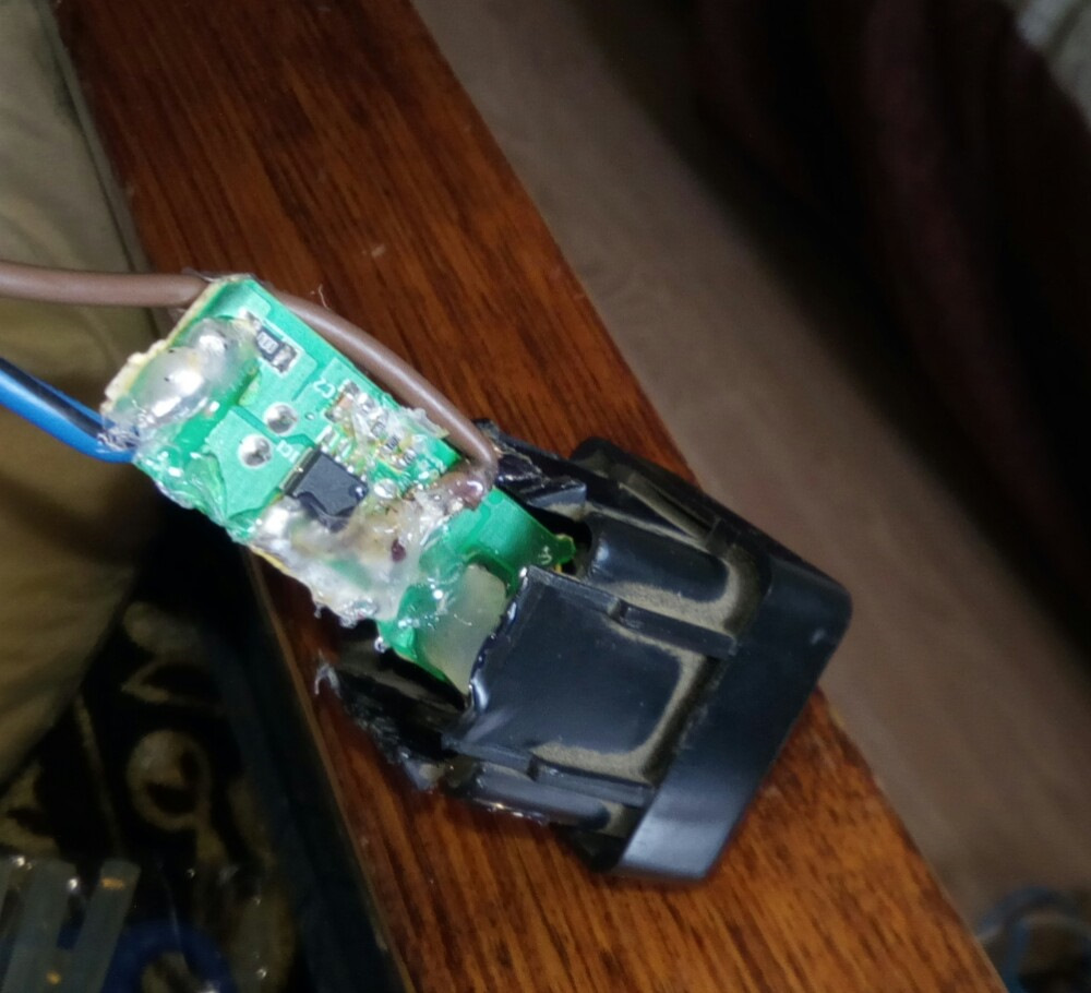 USB 2.0 В Заглушку кнопки ваз 2110 — Lada 21104, 1,6 л, 2004 года ...