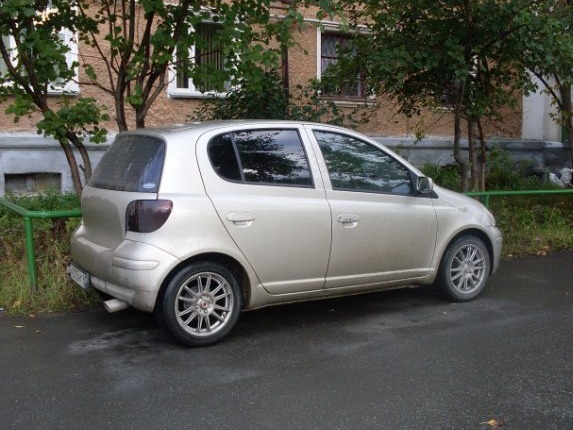   Toyota Vitz 10 2002 