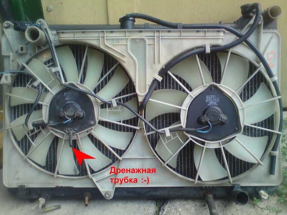 Как я хотел поменять радиатор, а пришлось менять сальник распредвала ...