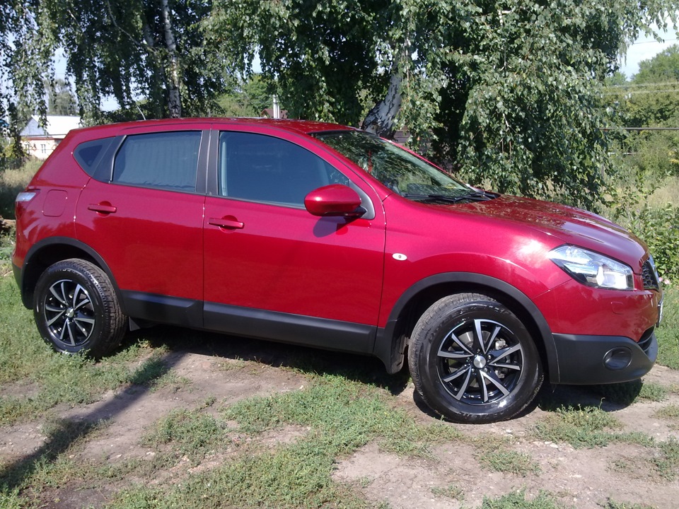 K k где производят. Nissan Qashqai 2013 красная. Ниссан Кашкай 2012 красный. Диски k k игуана. Диски Ниссан Кашкай КИК черный.