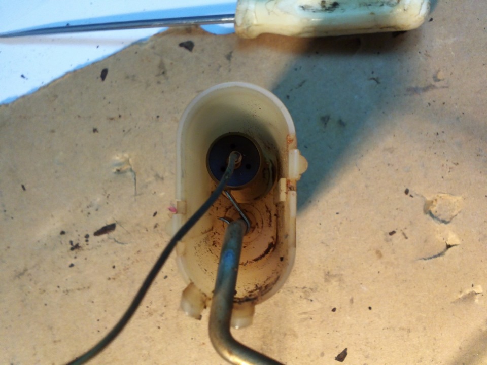 36. Не горит лампа минимального уровня топлива — Toyota Corsa (4G), 1,5 ...