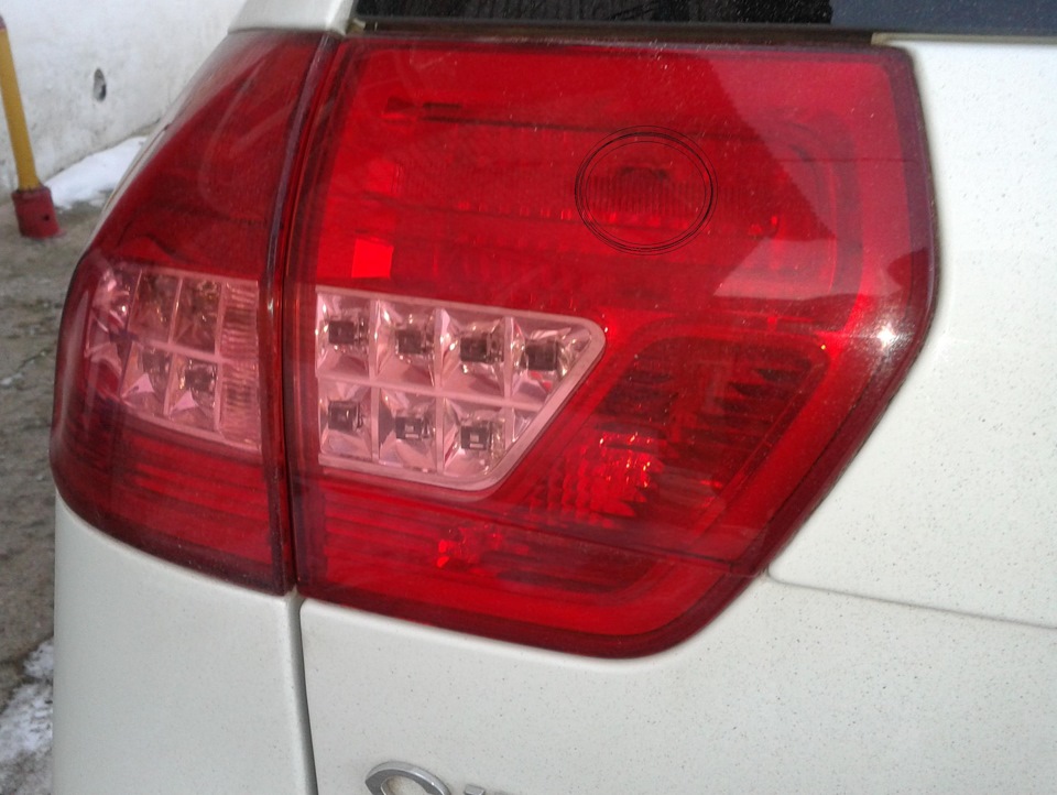 Замена лампы задних габаритных огней — Citroen C5 (2G), 1,8 л, 2009 ...