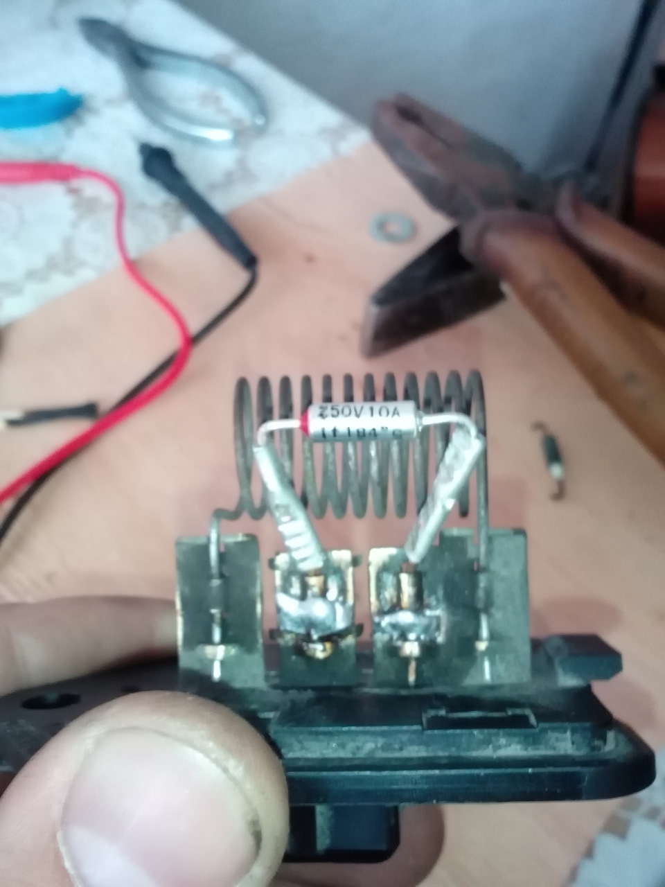 предохранители FV1 и FV2, терморелле — Peugeot 307 SW, 2 л, 2003 года ...