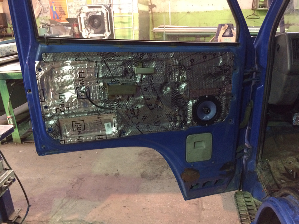 Музыка Alpine и виброизоляция дверей — Isuzu Elf, 2,8 л, 1989 года ...