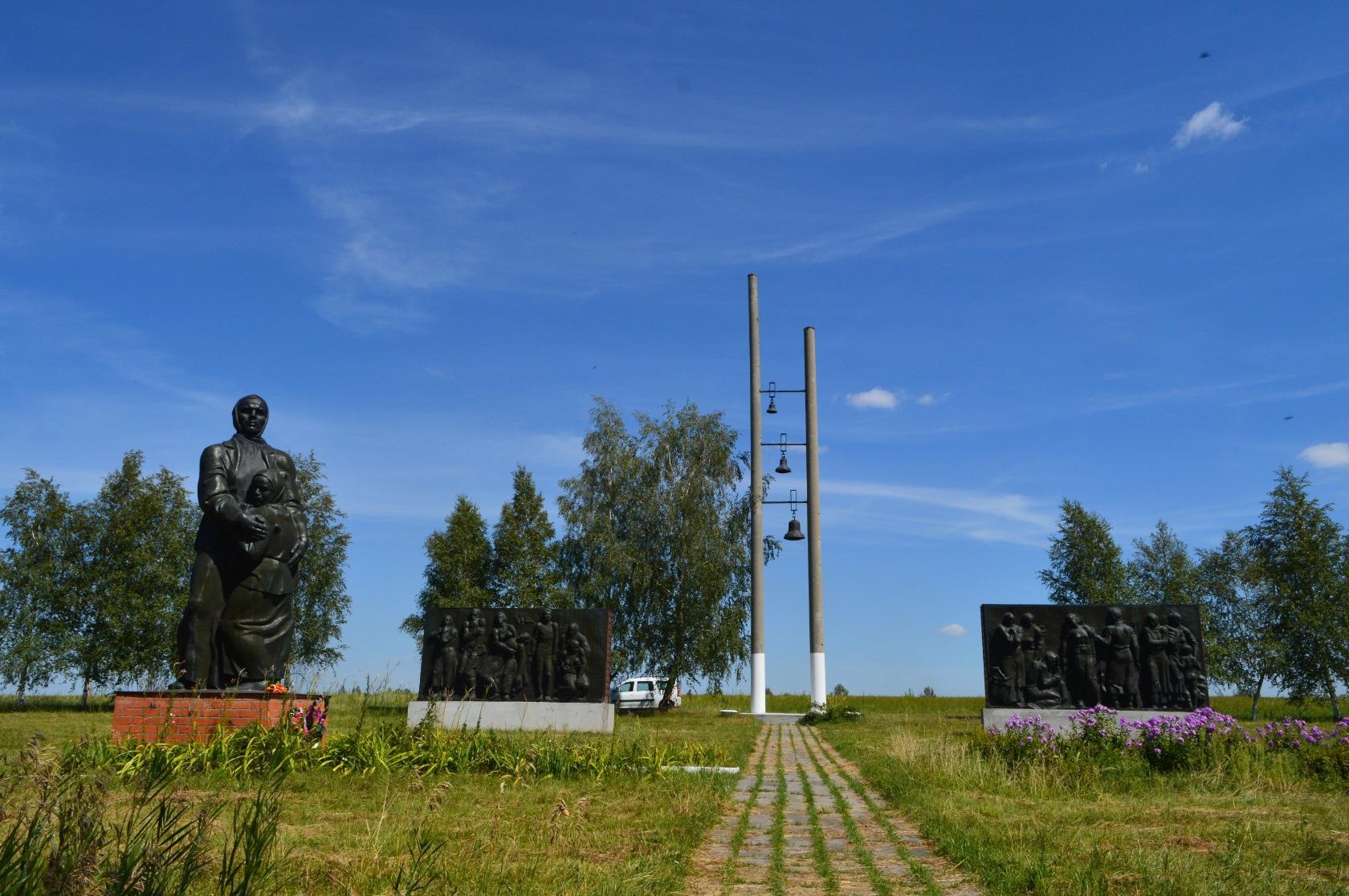 Село убитый. Деревня колпачки Орловская область. Мемориал убитая деревня колпачки Урицкий район. Мемориал деревни колпачки Орловская область деревня. Мемориал убитая деревня Орловская область.