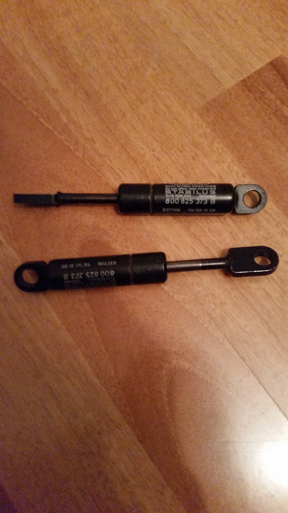 Фото в бортжурнале Audi Cabriolet (B4). Запчасти на фото: 8G0825373B