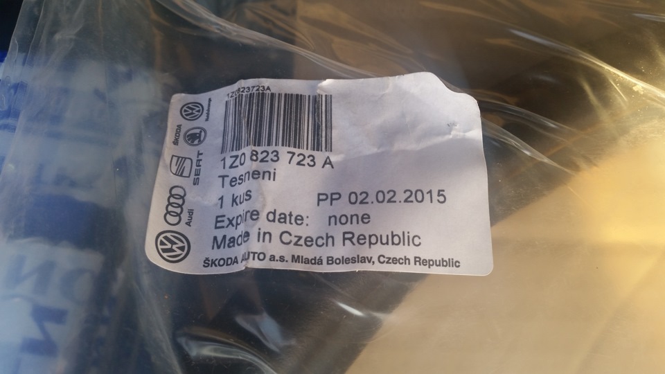 Уплотнитель под капотом — Volkswagen Passat B6, 1,8 л, 2009 года ...