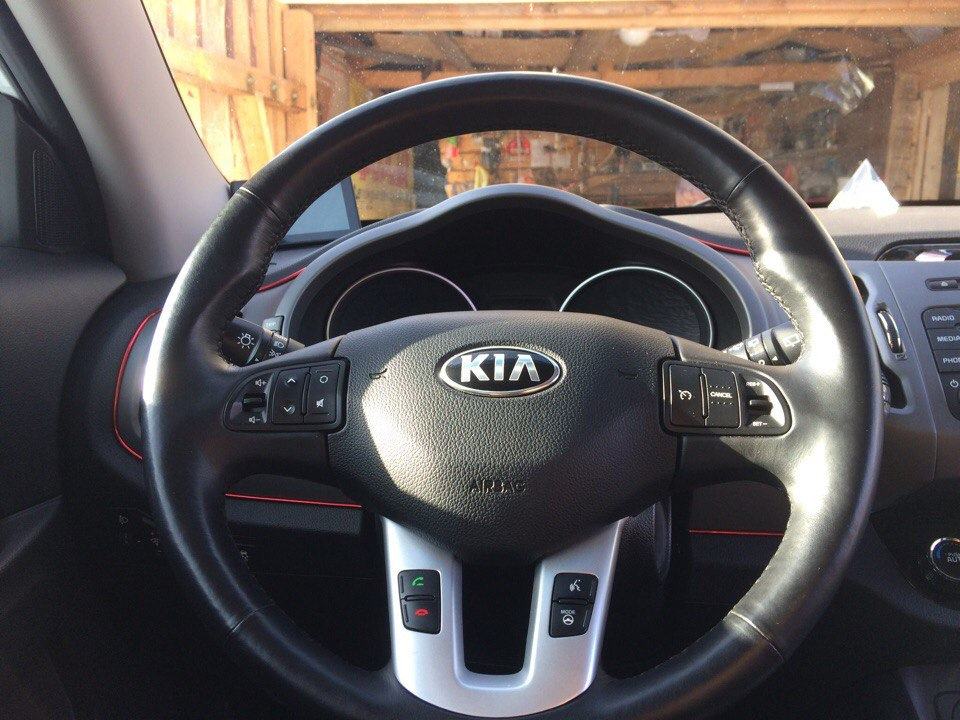 Декоративная лента приборной панели. — KIA Sportage (3G), 2 л, 2014 ...