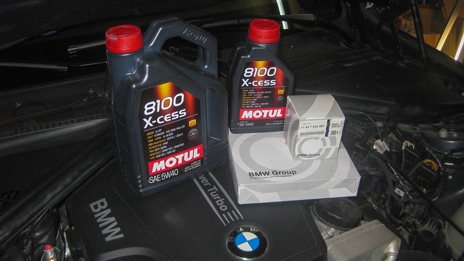 Масло bmw x4. Масло в двигатель BMW x3 масло в АКПП. БМВ е70 х5 4.8 масло фильтр. Моторное масло на БМВ х5 е70 дизель. Масло моторное для БМВ х5 е70 бензин.