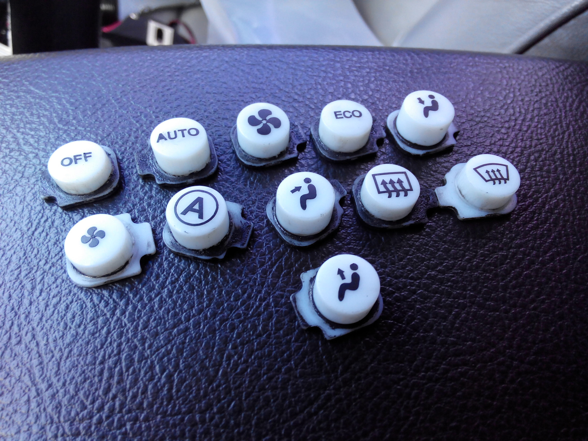 Кнопки омега б. Кнопки Opel Omega. Синие резиновые кнопки для климат контроля. Трафарет кнопок Opel Omega b. Трафарет для восстановления кнопок.