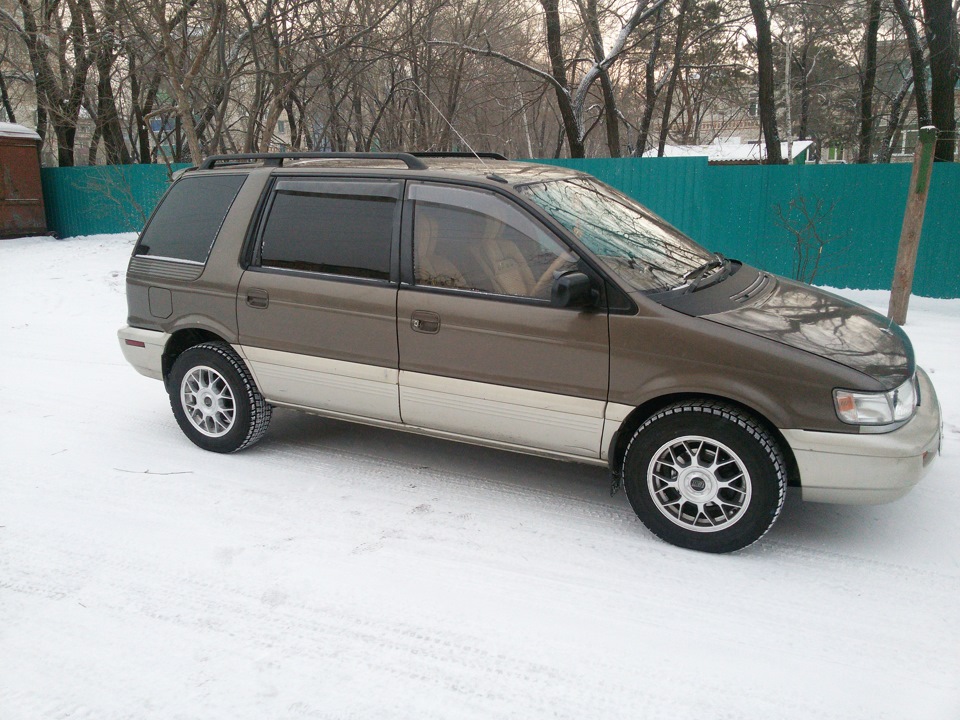 Мицубиси шариот 2. Mitsubishi Chariot 1993. Mitsubishi Chariot 1994. Митсубиси Шариот 1993 год.