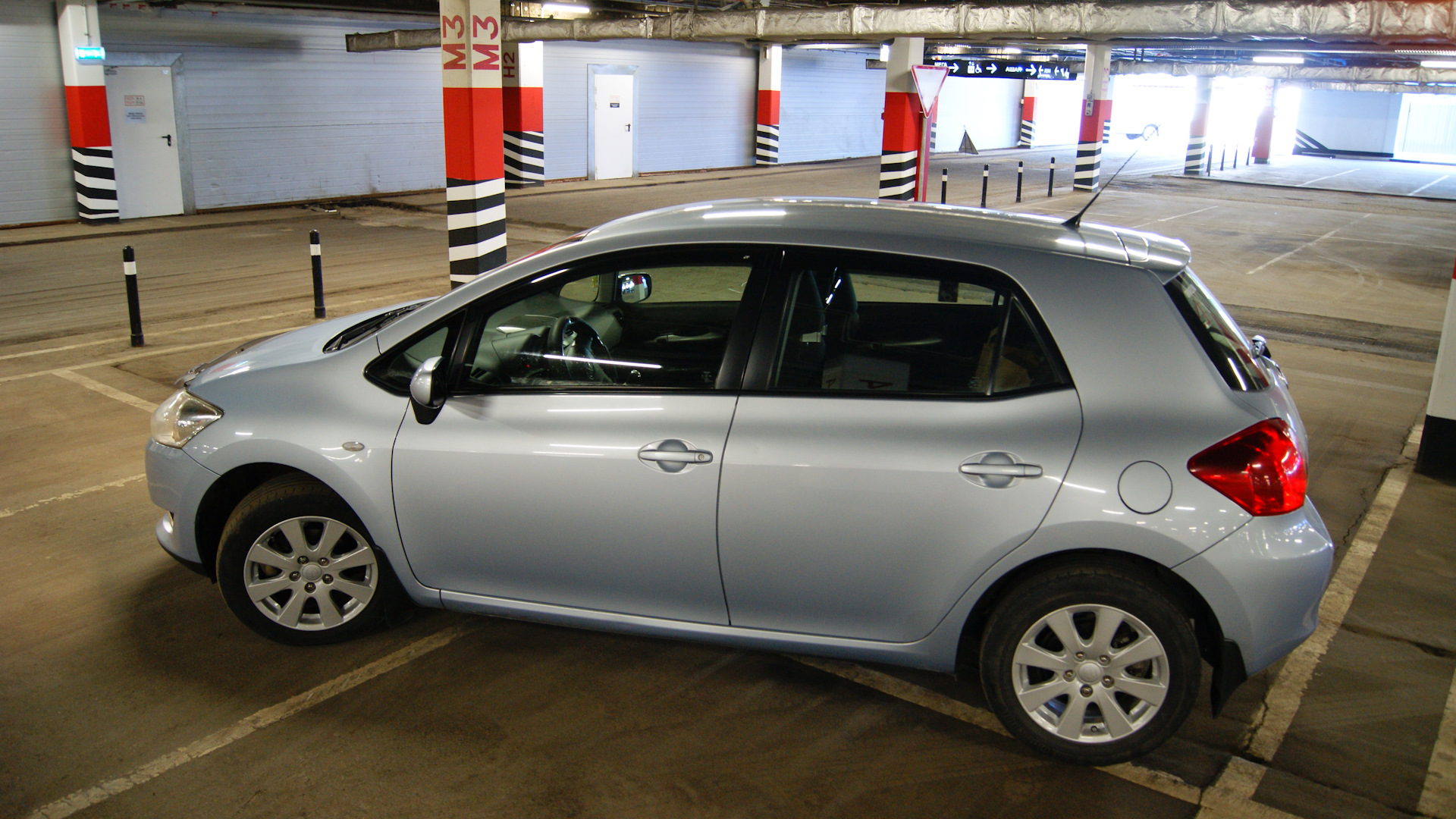 Toyota Auris 2010 универсал