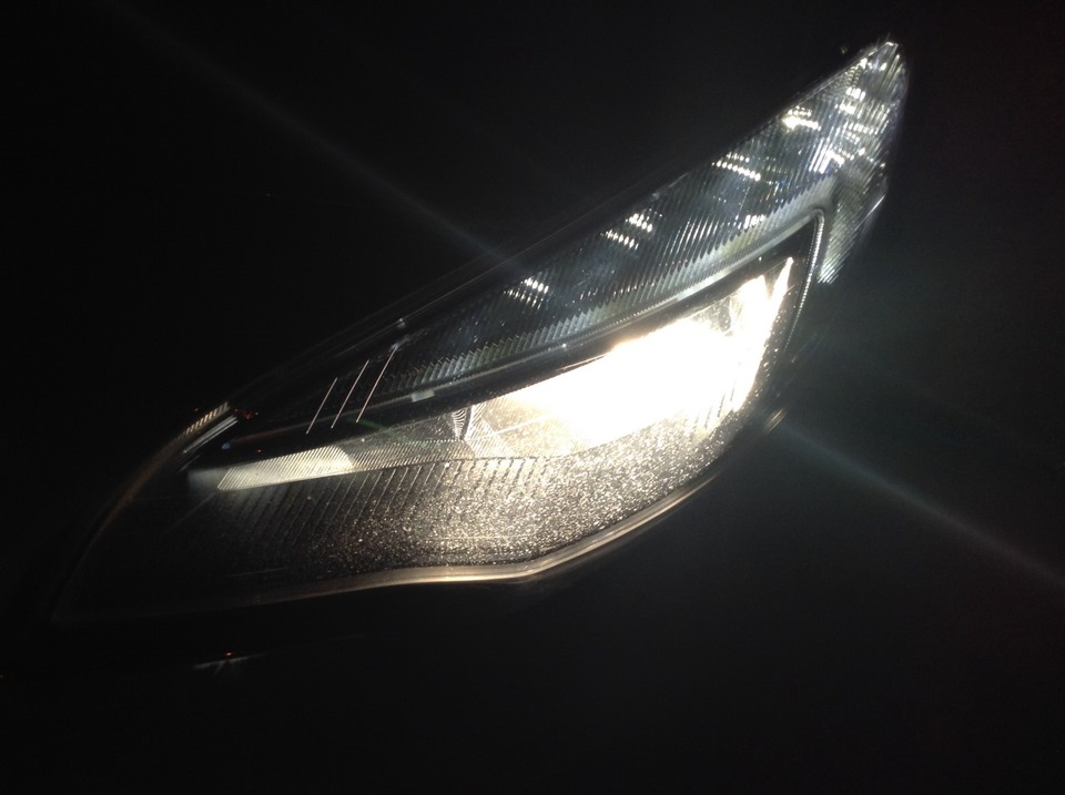Замена ламп ближнего света и номерного знака — Opel Astra J, 1,4 л ...
