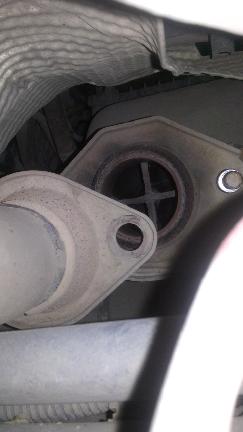 и справа — Mitsubishi Colt VI