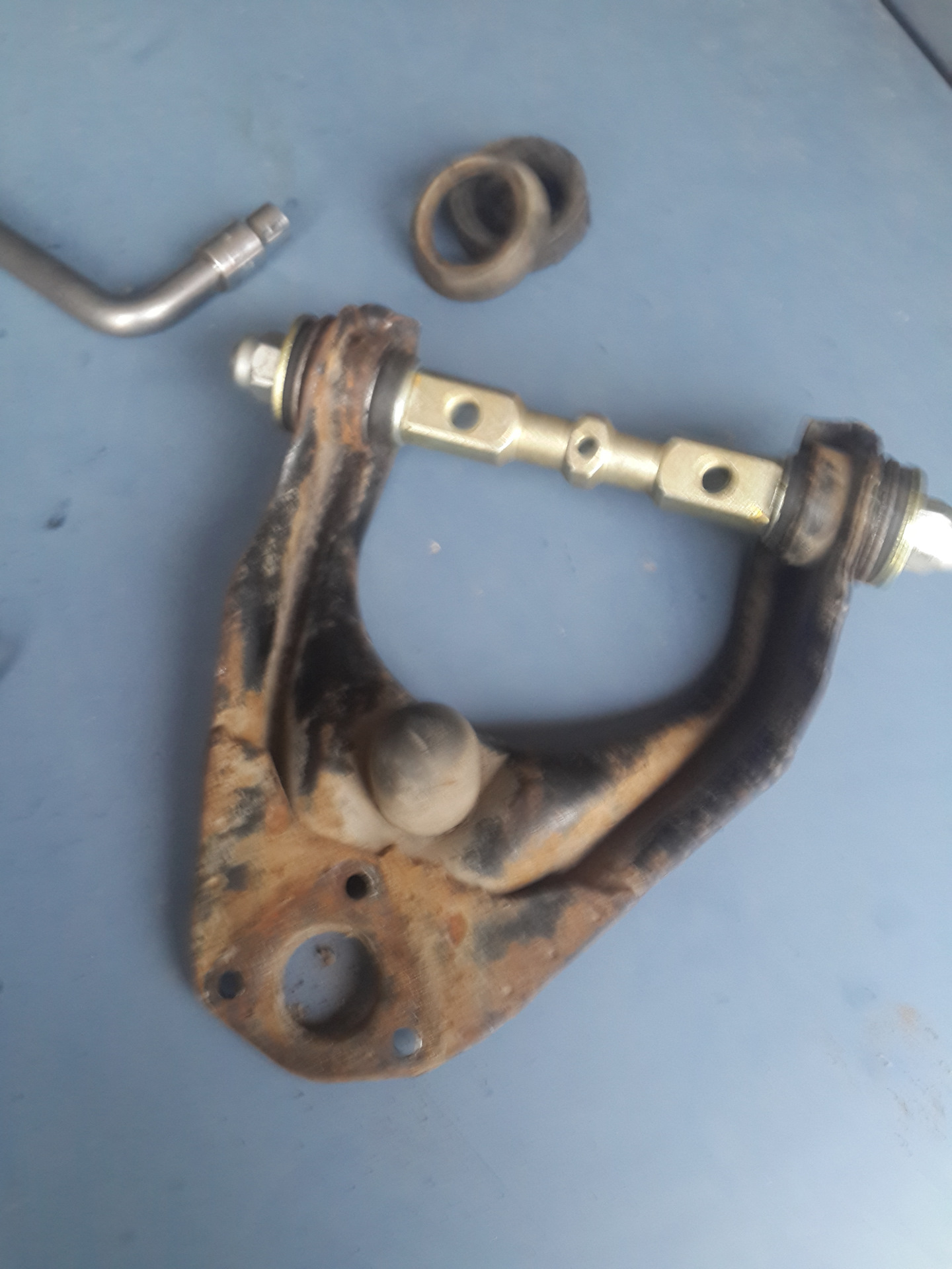 Сайлентблоки от нивы в верхний рычаг — ИЖ Москвич 412, 1,5 л, 1984 года ...