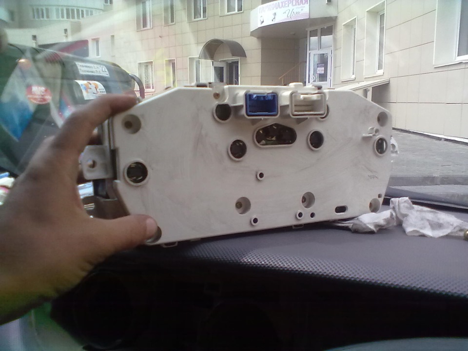 разборка панели тахометра + замена топливного фильтра + сдохла сигналка ...