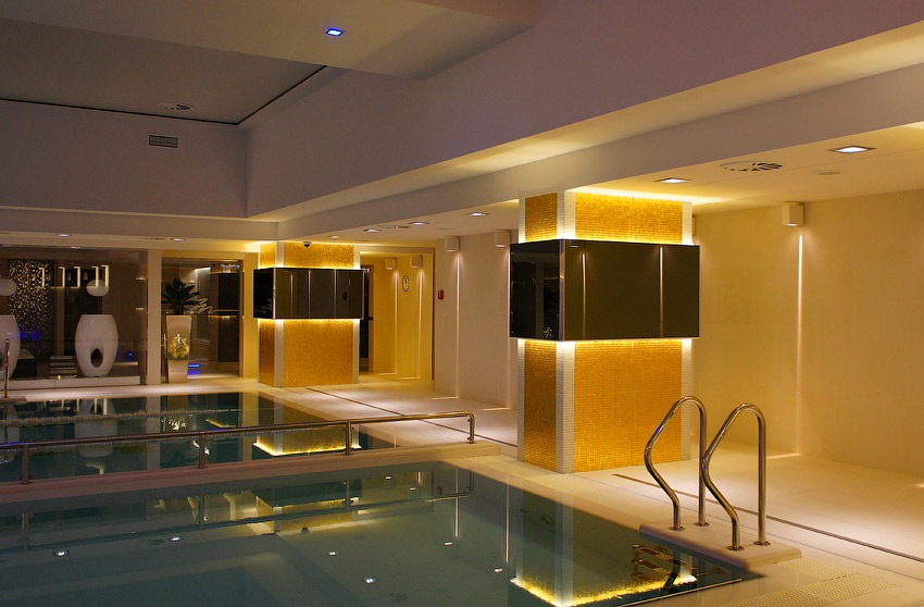 Голден фитнес спа. Golden Mile Fitness Spa. Фитнес клуб Golden Mile Москва. Бассейн Golden Mile. Бассейн из золота.