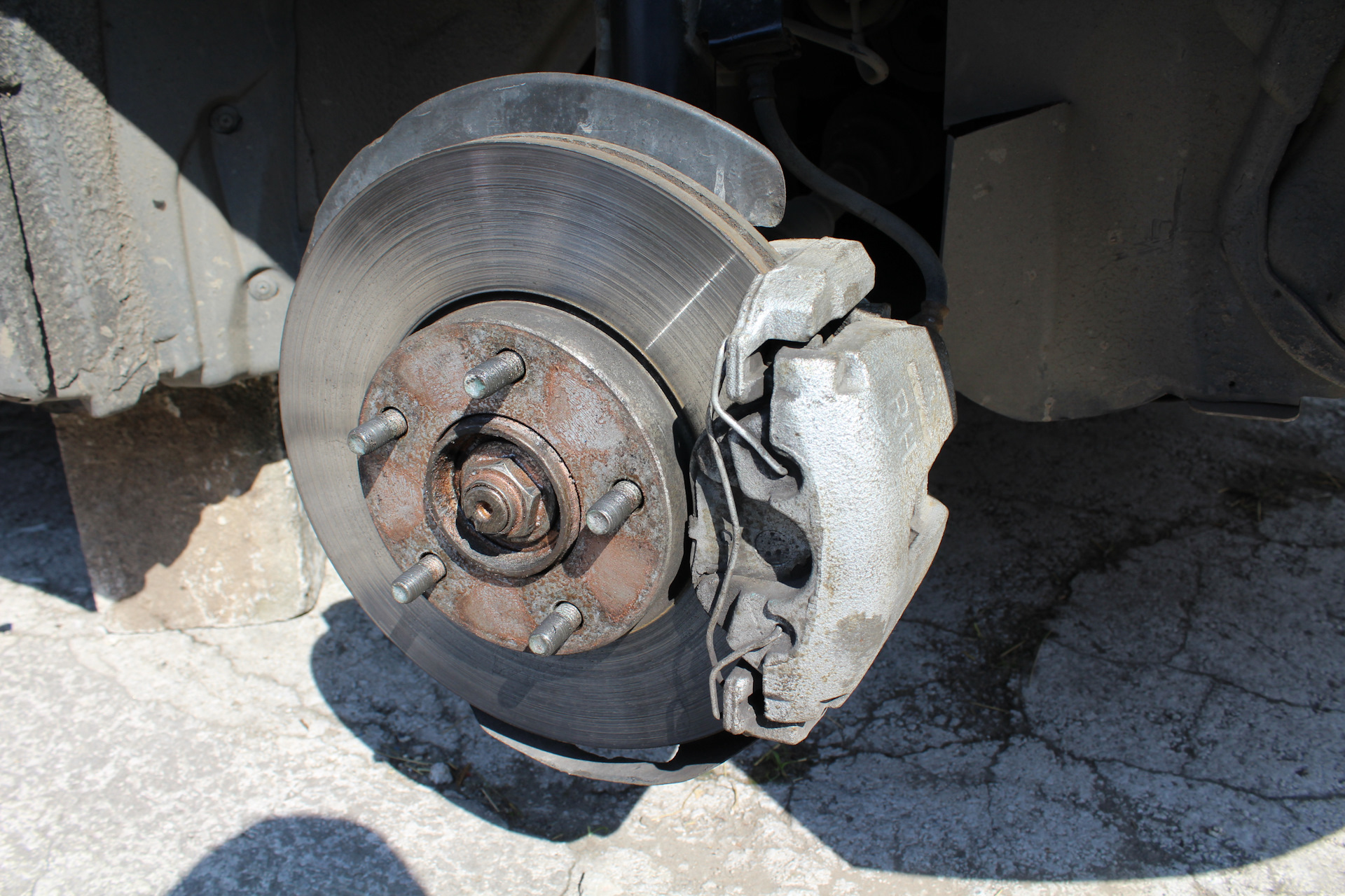 Поршень суппорта ваз 2110. Суппорт колеса. Принцип работы автомобильного суппорта. Ремкомплект передних тормозных суппортов ваз 2131. Расходники на задний суппорт суппорт gl 1500.