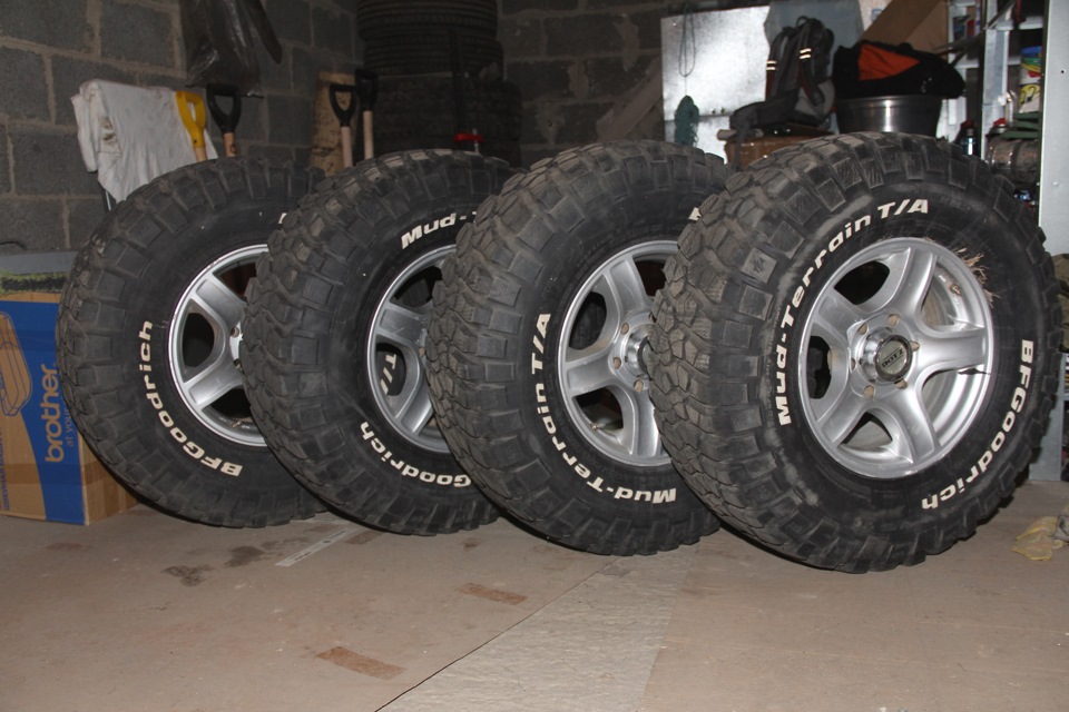 285 75 r16. BFGOODRICH 285/75 r16 Паджеро. 285 75 16 BFGOODRICH km2. 235 75 R15 на Паджеро 2. BFGOODRICH r16 Mitsubishi.