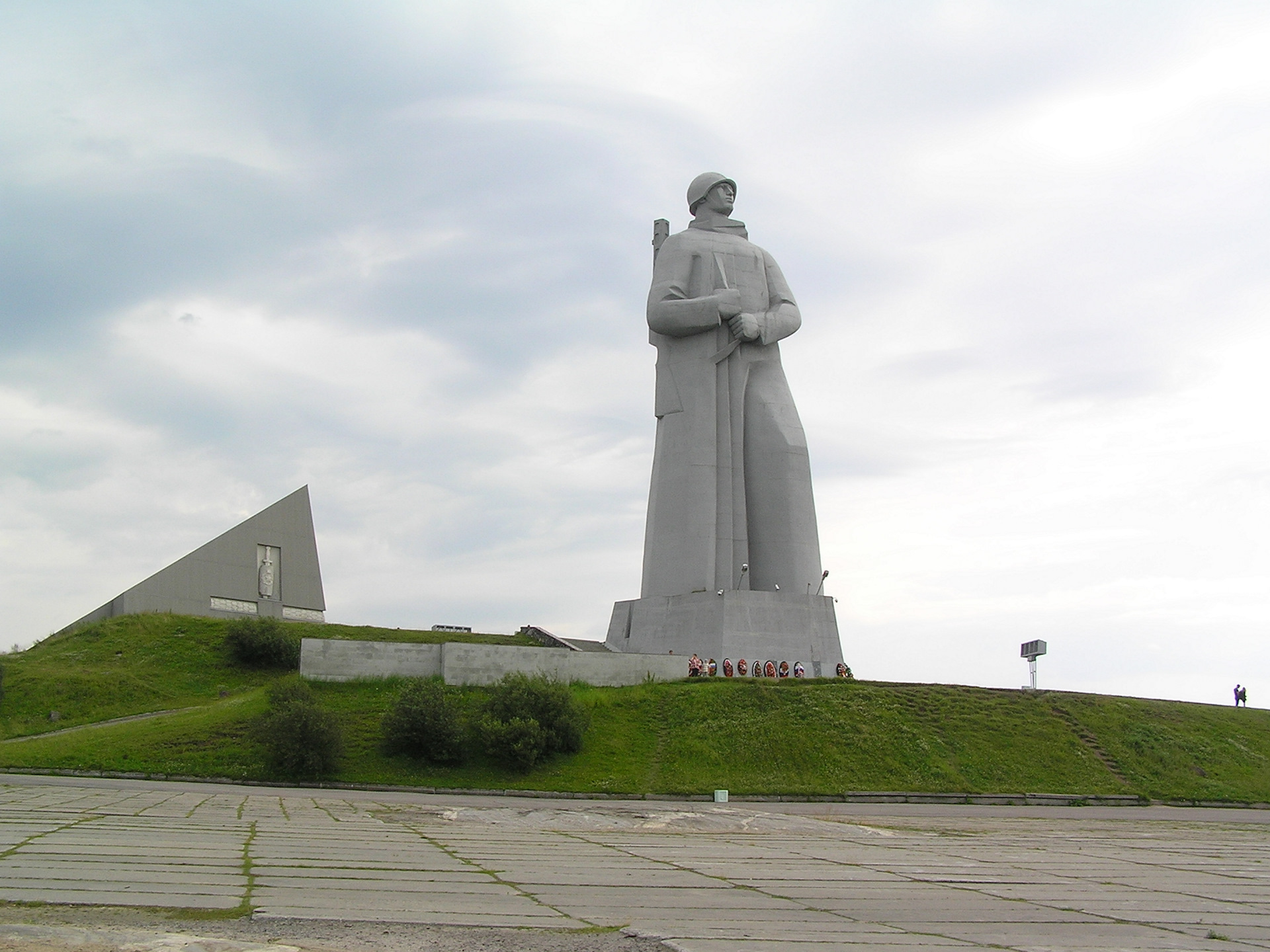 Памятник алеша в мурманске фото и история