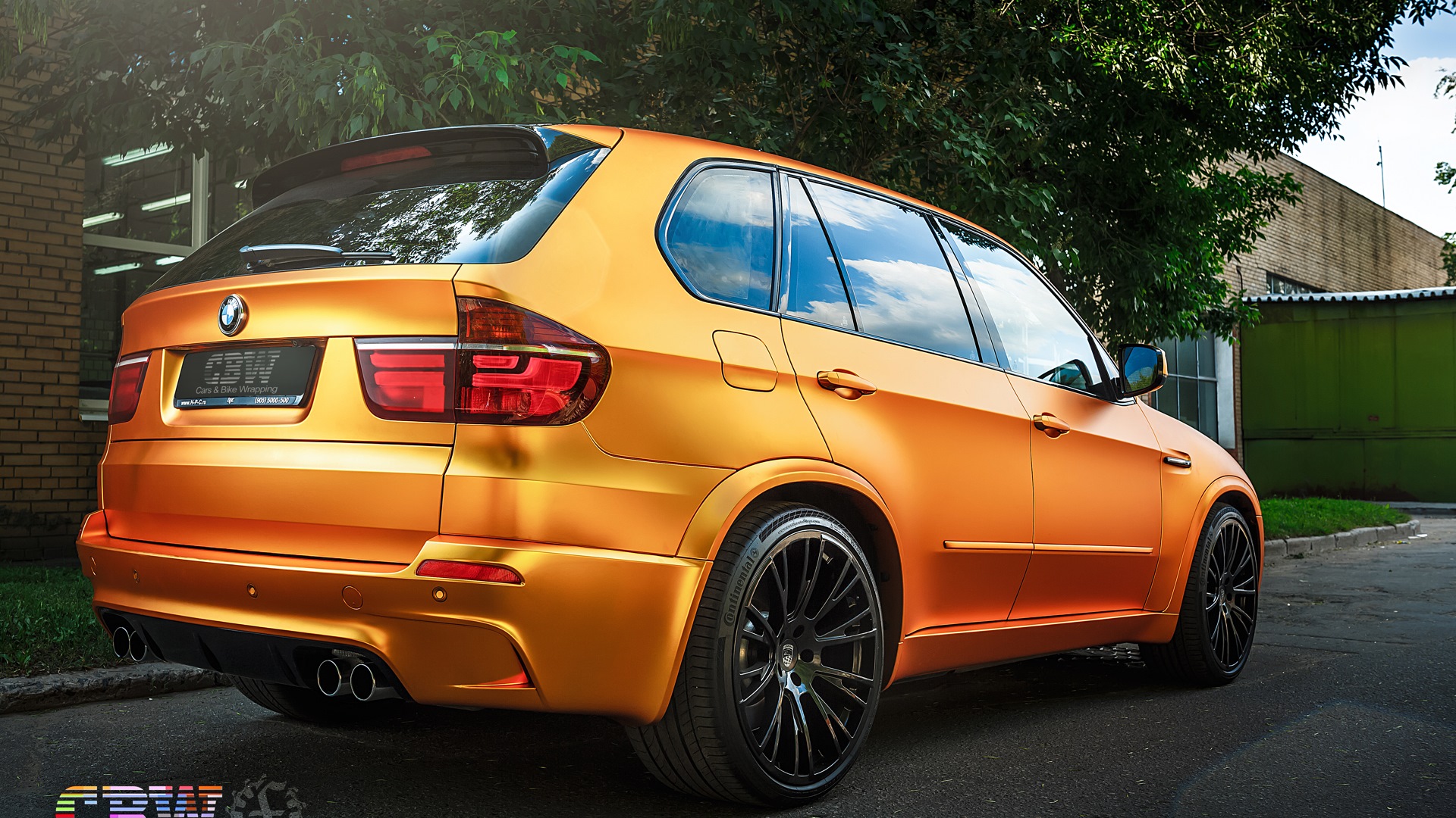 BMW m5 Orange