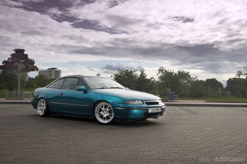 Calibra fine. Opel Calibra стенс. Opel Calibra stance. Opel Calibra 19. Опель калибра stance.